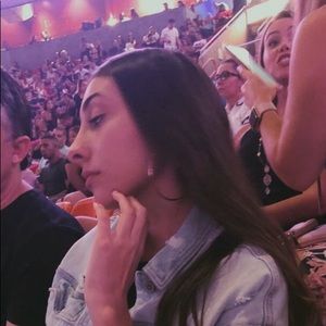 Meet your Posher, Valentina